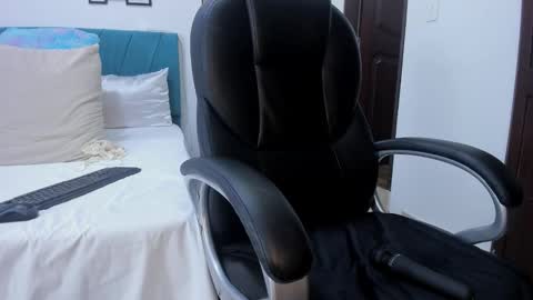 Kamilalopez online show from October 2025 11:10:02 PM