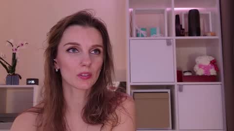 Julia online show from March 2026 07:35:01 PM