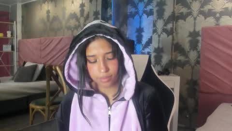 Karina online show from October 2025 07:11:02 PM