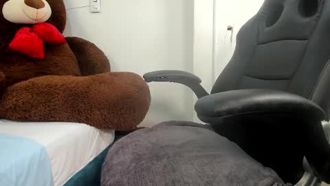 Karina online show from October 2025 12:18:02 PM