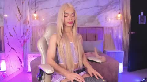 Snapshot of karinaadoll chatting on May 2026 06:10:01 AM Karina online show from May 2026 06:10:01 AM