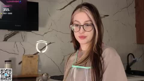 Snapshot of karissahintze chatting on February 2026 04:19:02 AM Grace online show from February 2026 04:19:02 AM
