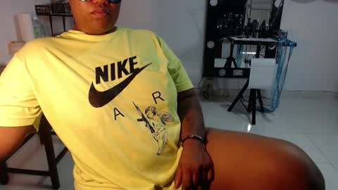 karlaluann online show from October 2025 01:43:02 PM