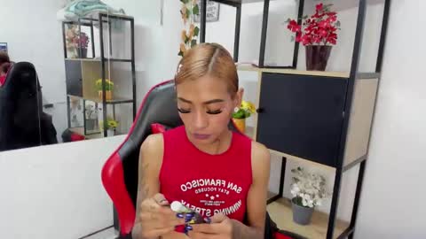 karlaslutskinny__ online show from December 2025 03:23:01 AM