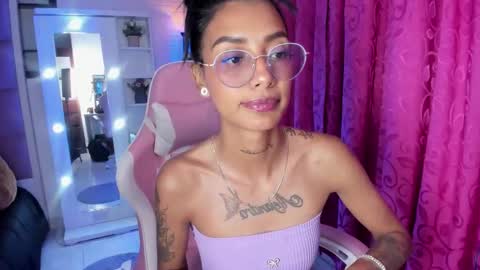 karlaslutskinny__ online show from April 2026 07:58:01 PM