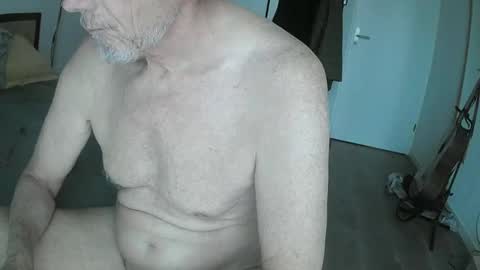 Snapshot of karledgar33 chatting on January 2025 08:33:01 AM Karl online show from January 2025 08:33:01 AM