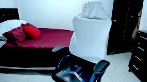 Snapshot of karly_shiine_ chatting on April 2026 02:27:02 AM karly. online show from April 2026 02:27:02 AM