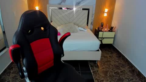 Snapshot of karolandluna chatting on February 2026 07:32:02 PM Karol and Luna online show from February 2026 07:32:02 PM