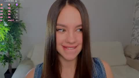 Snapshot of karoledemara chatting on May 2026 06:18:01 AM Molly online show from May 2026 06:18:01 AM
