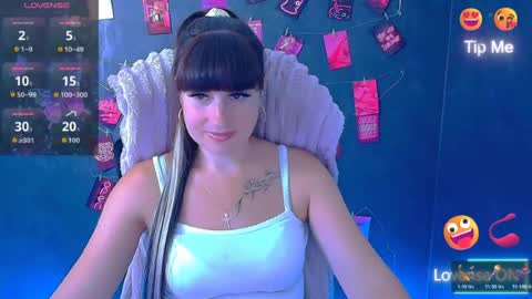 Snapshot of karolina_mia chatting on August 2026 05:54:02 AM Caroline online show from August 2026 05:54:02 AM