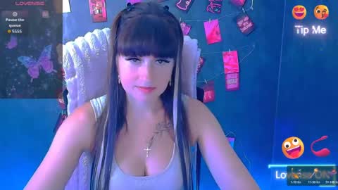 Snapshot of karolina_mia chatting on August 2026 05:54:02 AM Caroline online show from August 2026 05:54:02 AM