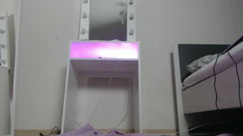 Karolinas777x online show from December 2025 06:24:02 PM