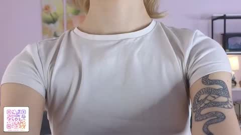 Snapshot of karoline__whitee chatting on March 2026 10:05:02 PM Karoline online show from March 2026 10:05:02 PM