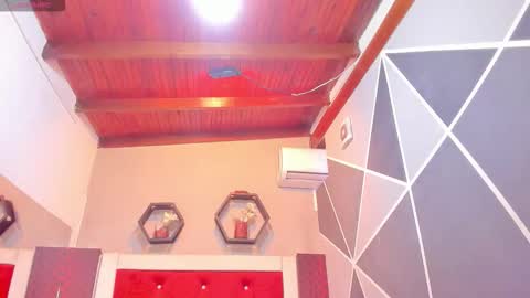 Karol online show from December 2025 12:01:02 PM