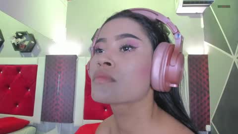 Snapshot of karoll014 chatting on April 2026 11:52:02 AM Karol online show from April 2026 11:52:02 AM