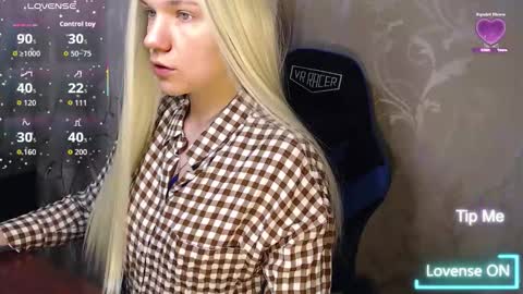 Snapshot of karolynafox chatting on February 2026 09:05:01 AM Caroline Fox online show from February 2026 09:05:01 AM