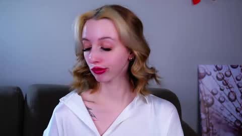 Snapshot of karonberkman chatting on February 2026 12:02:01 PM Angel online show from February 2026 12:02:01 PM