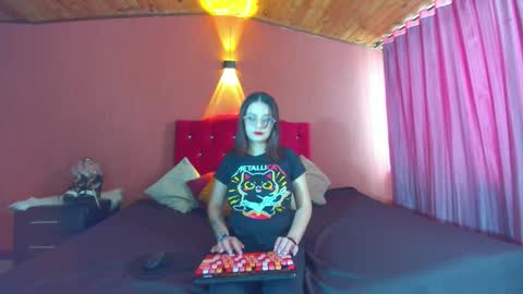 kassandra james online show from December 2025 01:16:02 PM