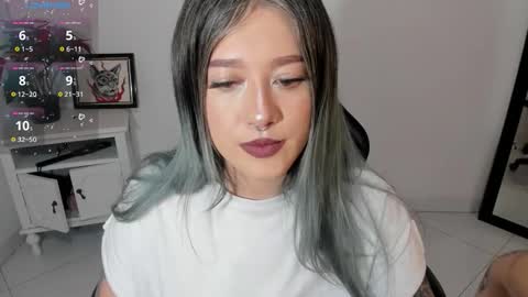 Alicia online show from November 2025 09:28:01 PM