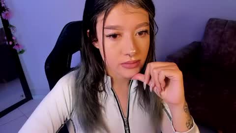 Snapshot of kat_apple chatting on May 2026 11:57:02 PM Alicia online show from May 2026 11:57:02 PM