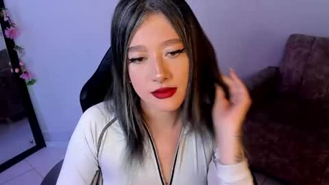 Snapshot of kat_apple chatting on May 2026 01:58:02 AM Alicia online show from May 2026 01:58:02 AM