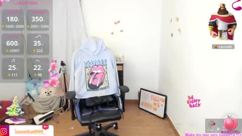 Snapshot of kat_ly_chan chatting on December 2024 10:43:01 PM Kat       online show from December 2024 10:43:01 PM