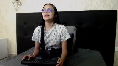 Katalina online show from November 2025 12:51:01 PM