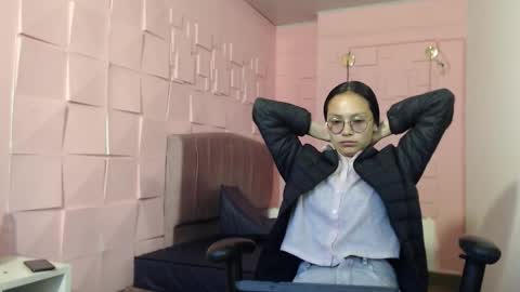 Katalina online show from December 2025 01:49:01 PM