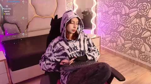 katana_tay online show from November 2025 12:16:01 PM