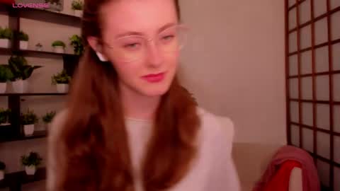 Snapshot of kate_cuddle chatting on May 2026 02:40:01 AM Kate online show from May 2026 02:40:01 AM