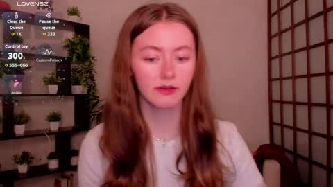 Snapshot of kate_cuddle chatting on May 2026 02:40:01 AM Kate online show from May 2026 02:40:01 AM
