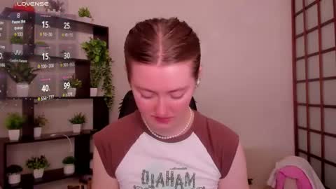 Snapshot of kate_cuddle chatting on June 2026 02:12:01 AM Kate online show from June 2026 02:12:01 AM