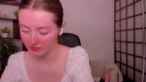 Snapshot of kate_cuddle chatting on July 2026 02:44:01 AM Kate online show from July 2026 02:44:01 AM