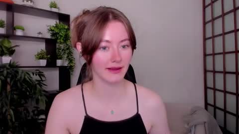 Snapshot of kate_cuddle chatting on July 2026 02:05:02 AM Kate online show from July 2026 02:05:02 AM