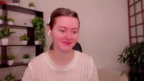Snapshot of kate_cuddle chatting on August 2026 02:04:01 AM Kate online show from August 2026 02:04:01 AM