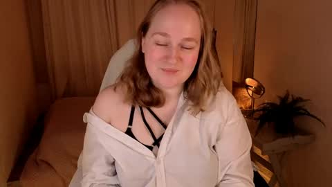 Snapshot of kate_rest chatting on May 2026 01:39:02 PM Kate Follow me dear online show from May 2026 01:39:02 PM