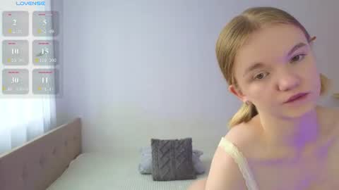 Snapshot of katebunnys chatting on June 2026 04:43:02 AM katebunnys online show from June 2026 04:43:02 AM