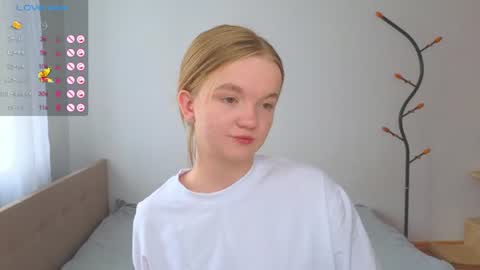 Snapshot of katebunnys chatting on July 2026 05:03:02 AM katebunnys online show from July 2026 05:03:02 AM