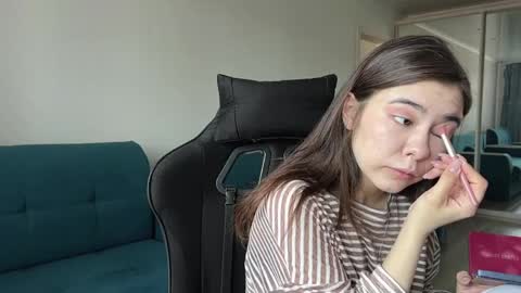 Snapshot of katheleenschraub chatting on May 2026 08:10:02 AM Elle online show from May 2026 08:10:02 AM