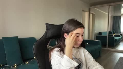 Snapshot of katheleenschraub chatting on June 2026 08:05:02 AM Elle online show from June 2026 08:05:02 AM