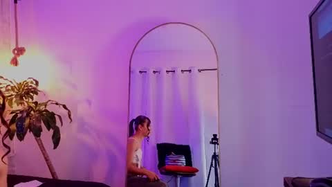 Snapshot of kathira_londres chatting on June 2026 11:35:02 AM Sofia online show from June 2026 11:35:02 AM