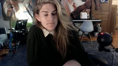 Snapshot of katiecutie_5 chatting on June 2026 05:28:02 AM Katie online show from June 2026 05:28:02 AM