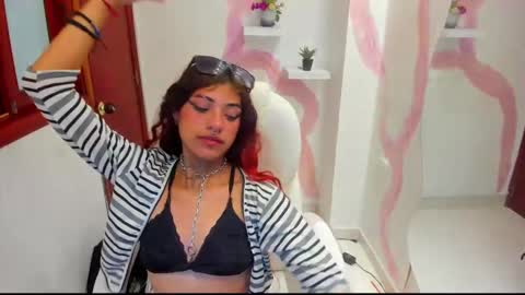Snapshot of katierouge chatting on December 2024 06:37:02 AM Katie online show from December 2024 06:37:02 AM