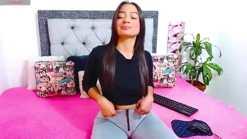 Snapshot of katikloving chatting on December 2025 02:57:02 PM Follow Instagram katikloving online show from December 2025 02:57:02 PM