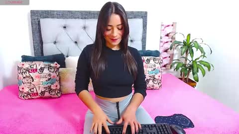 Snapshot of katikloving chatting on January 2026 09:35:01 AM Follow Instagram katikloving online show from January 2026 09:35:01 AM