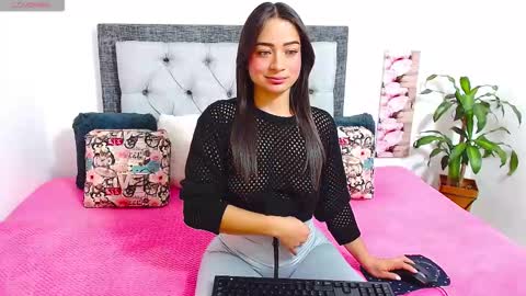 Snapshot of katikloving chatting on January 2026 07:57:02 AM Follow Instagram katikloving online show from January 2026 07:57:02 AM