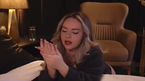 Snapshot of katjolie chatting on February 2025 08:38:02 PM KatJolie online show from February 2025 08:38:02 PM