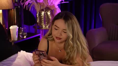 Snapshot of katjolie chatting on September 2025 07:47:02 PM KatJolie online show from September 2025 07:47:02 PM