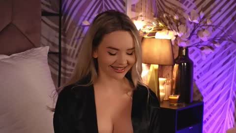 Snapshot of katjolie chatting on November 2025 09:15:01 PM KatJolie online show from November 2025 09:15:01 PM