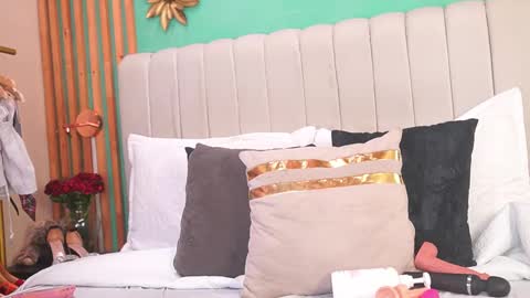 K A T L Y N  online show from November 2025 06:21:01 PM